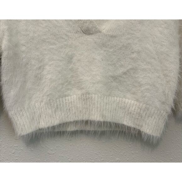 William Rast Ivory Cropped Shaggy Fuzzy  sweater Furry Preppy clueless Sz XS - Picture 5 of 7